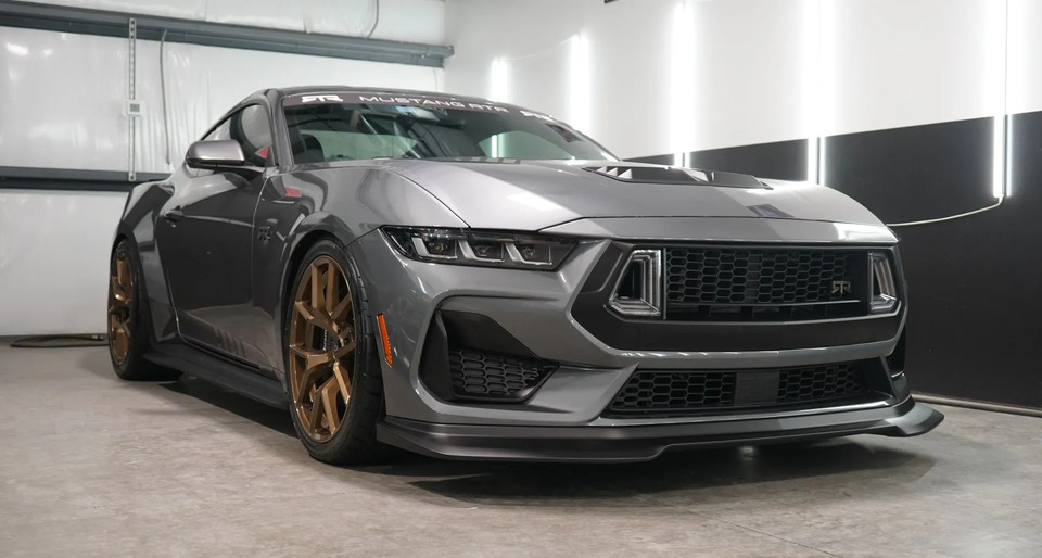 Why Choose Car Ceramic Coating for Long-Term Shine and Protection